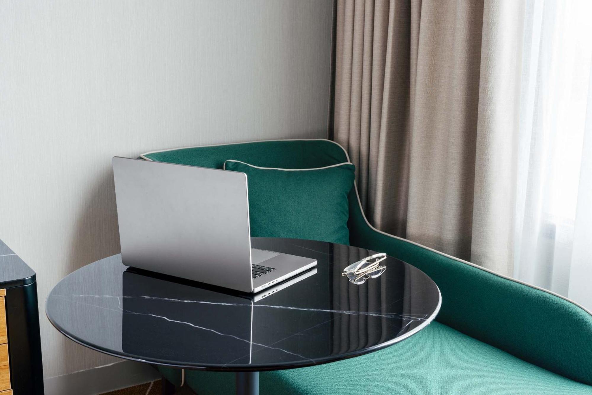 Mantra Melbourne Airport Hotel Екстериор снимка