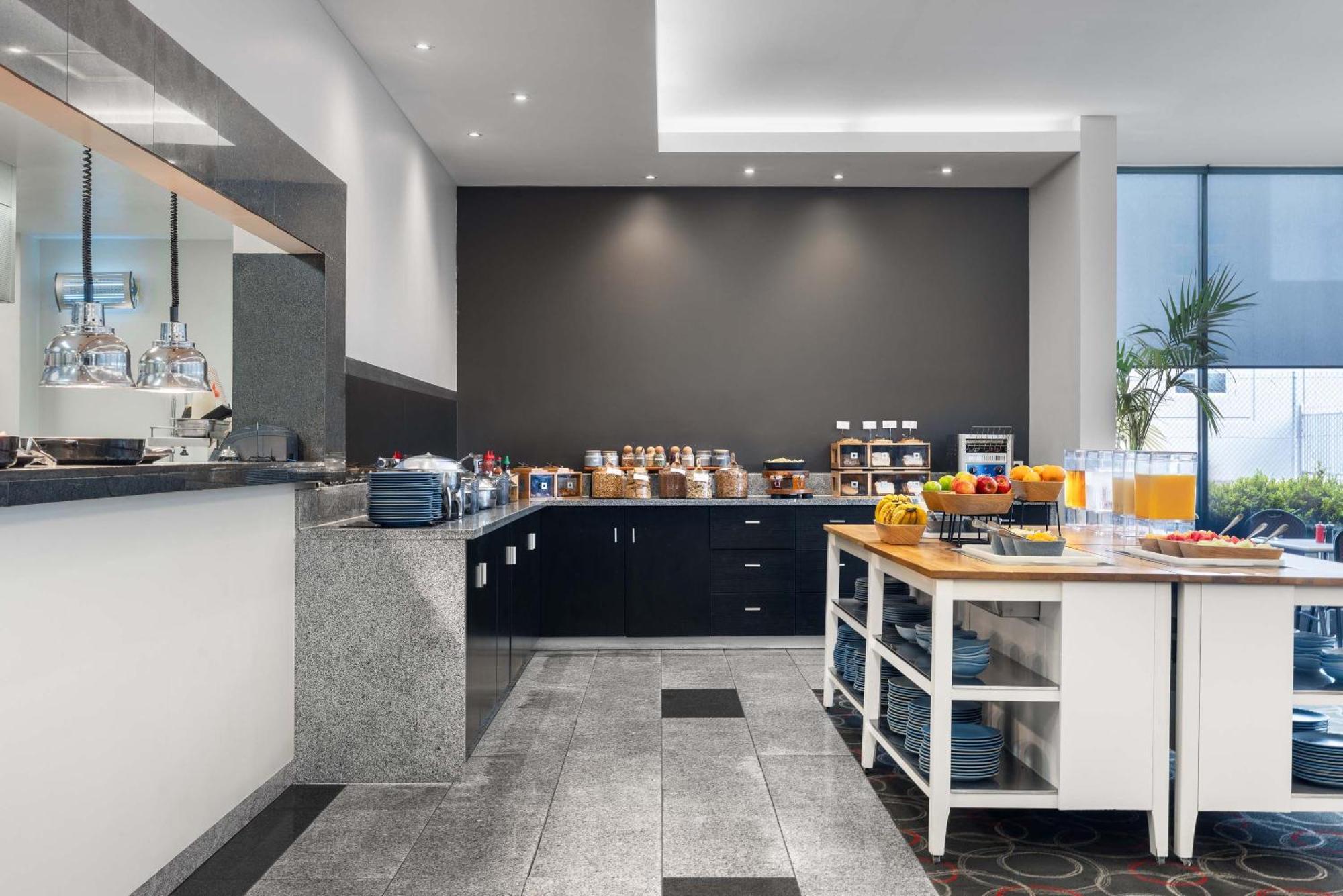 Mantra Melbourne Airport Hotel Екстериор снимка